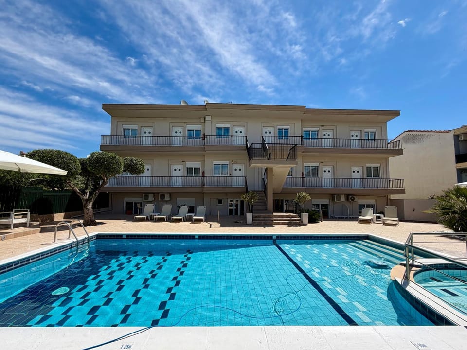 Brother's House Apartment hotel in Halkidiki