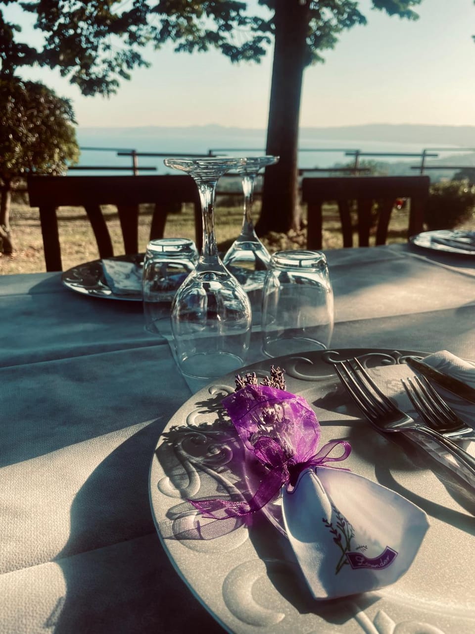 Day, Natural landscape, Food and drinks, Dining area, Food