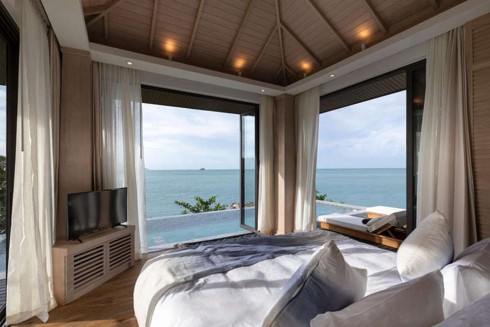 View (from property/room), Pool view, Sea view