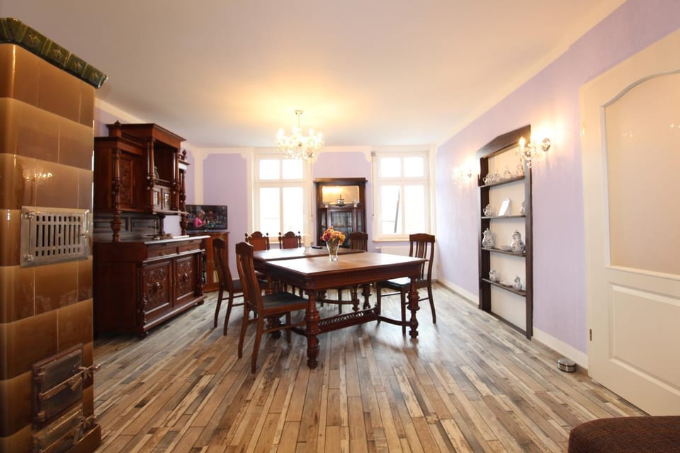 Living room, Seating area, Dining area
