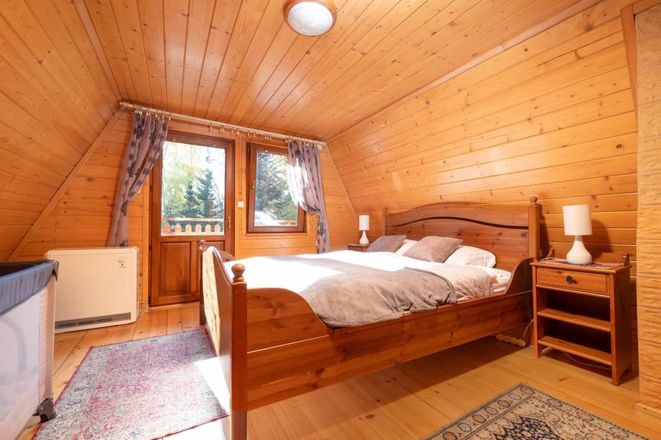 Property building, Bed, Balcony/Terrace, Balcony/Terrace, Photo of the whole room, Bedroom