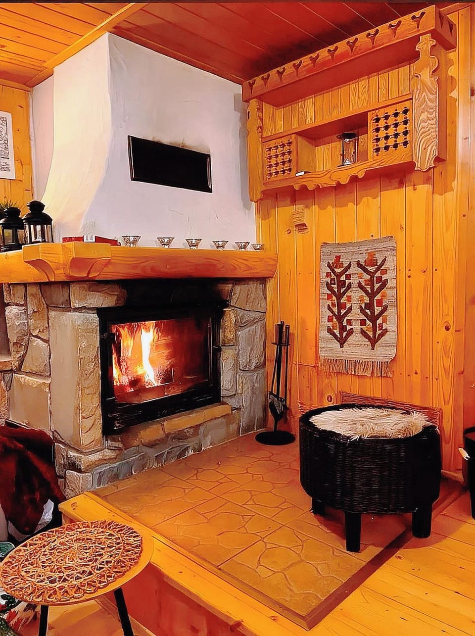 Property building, Communal lounge/ TV room, TV and multimedia, Living room, Seating area, Evening entertainment, fireplace, fireplace