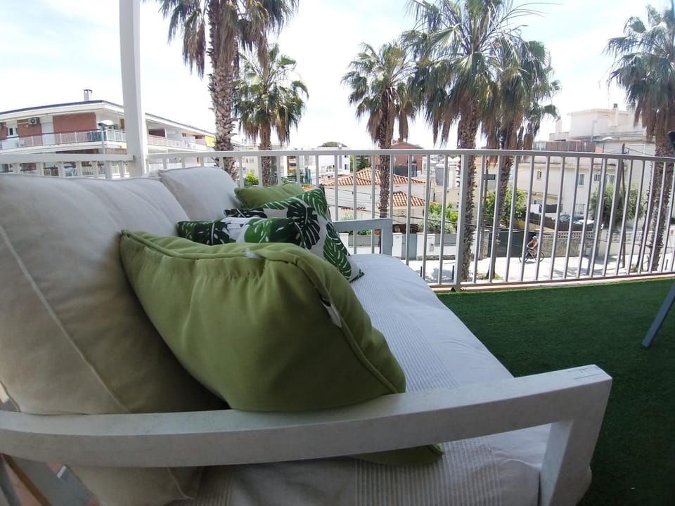 Family Deluxe Apartment Beach Apartment in Castelldefels