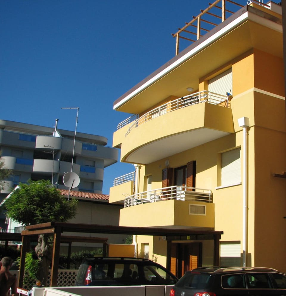 Property building, Facade/entrance, Neighbourhood, Parking