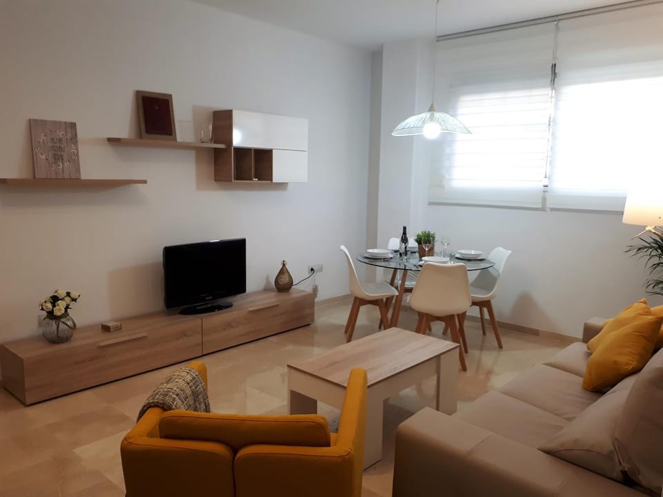 TV and multimedia, Living room, Seating area, Dining area