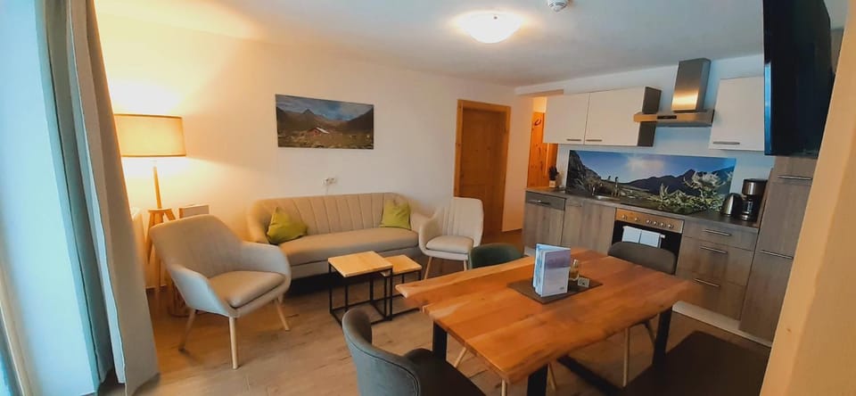 TV and multimedia, Kitchen or kitchenette, Living room, Dining area