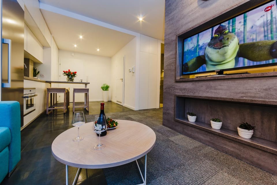 Kitchen or kitchenette, Seating area, Dining area