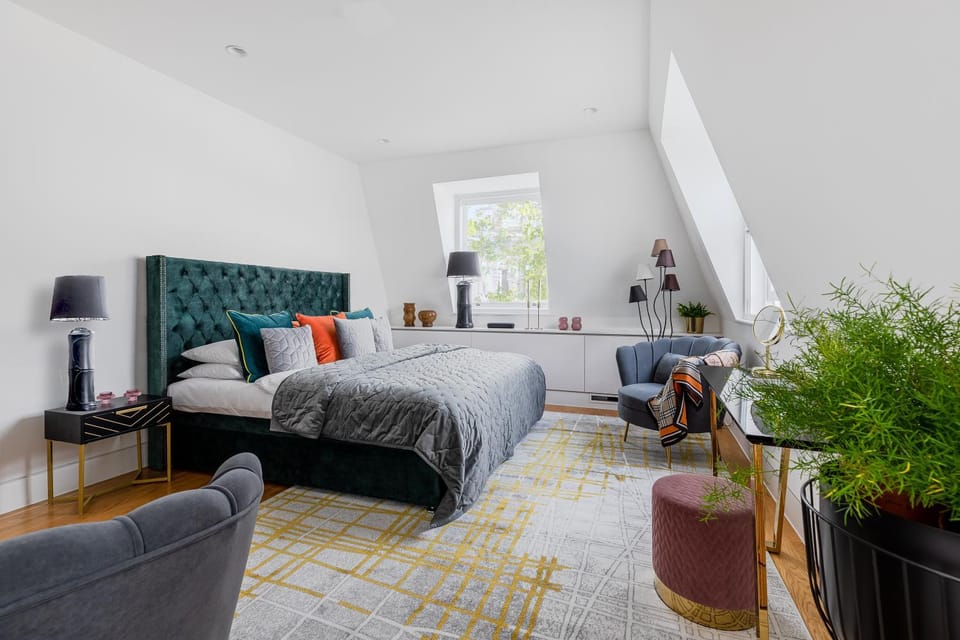 Bed, Photo of the whole room, Bedroom