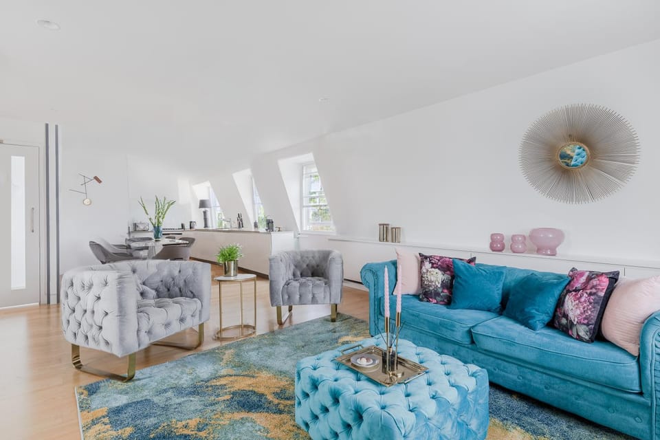 Living room, Seating area