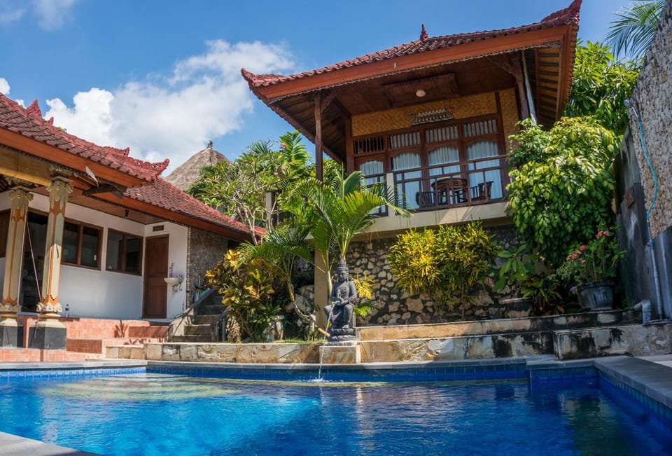 Property building, Day, Balcony/Terrace, Swimming pool, Swimming pool