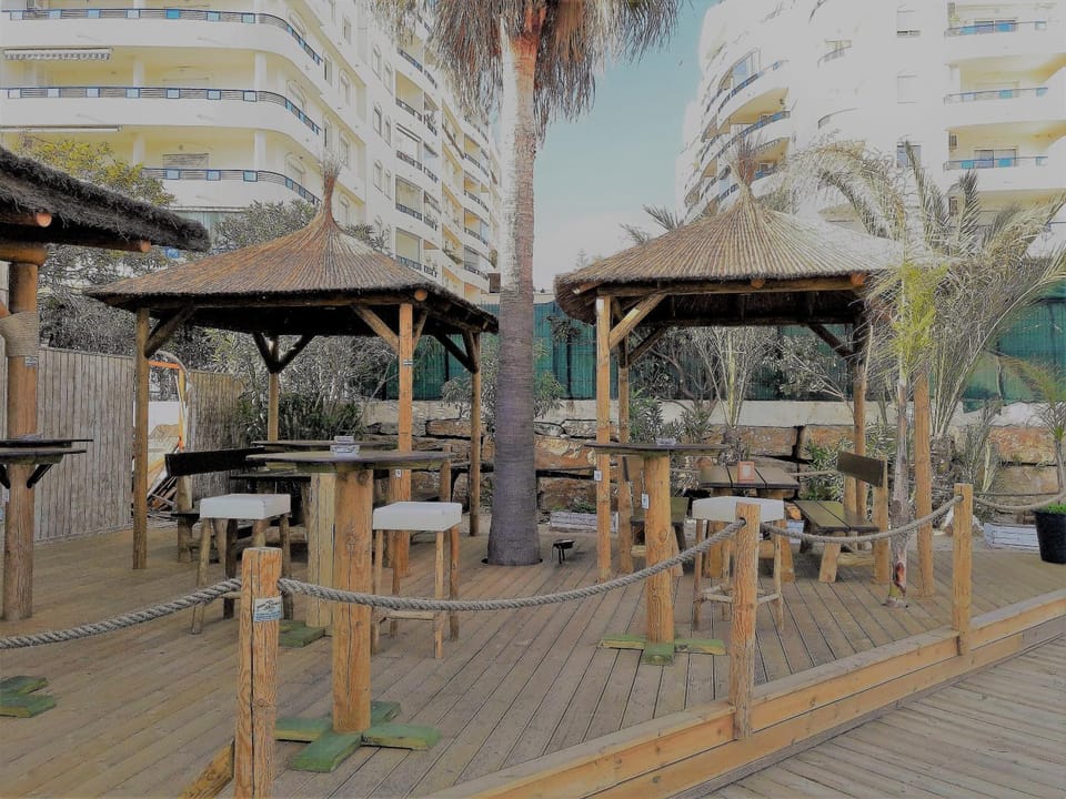 Restaurant/places to eat, Beach