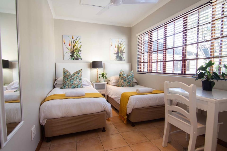 Photo of the whole room, Beach