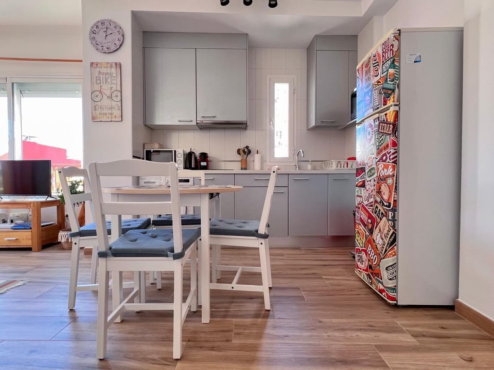 Dining area, kitchen
