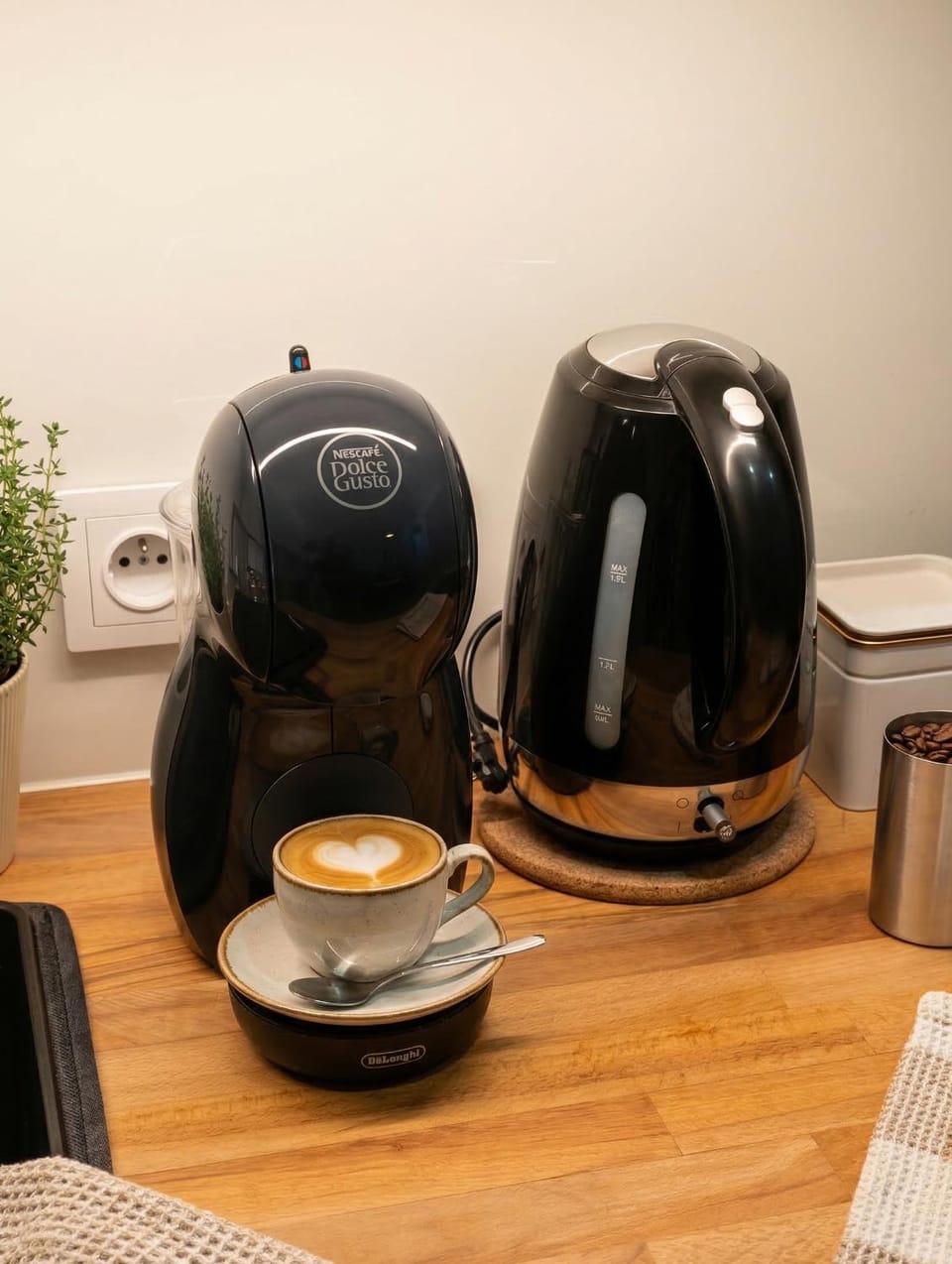 Coffee/tea facilities, Kitchen or kitchenette