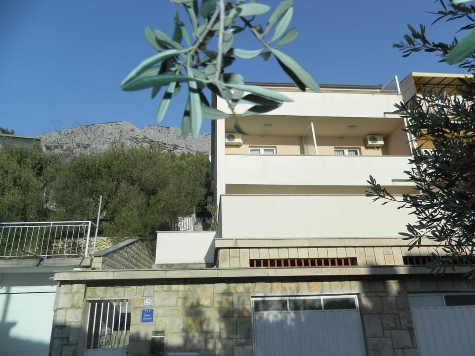 Property building, Facade/entrance
