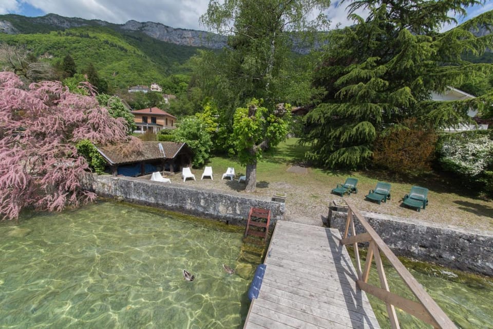 Nearby landmark, Spring, Day, Natural landscape, Garden, Garden view, Lake view, Mountain view