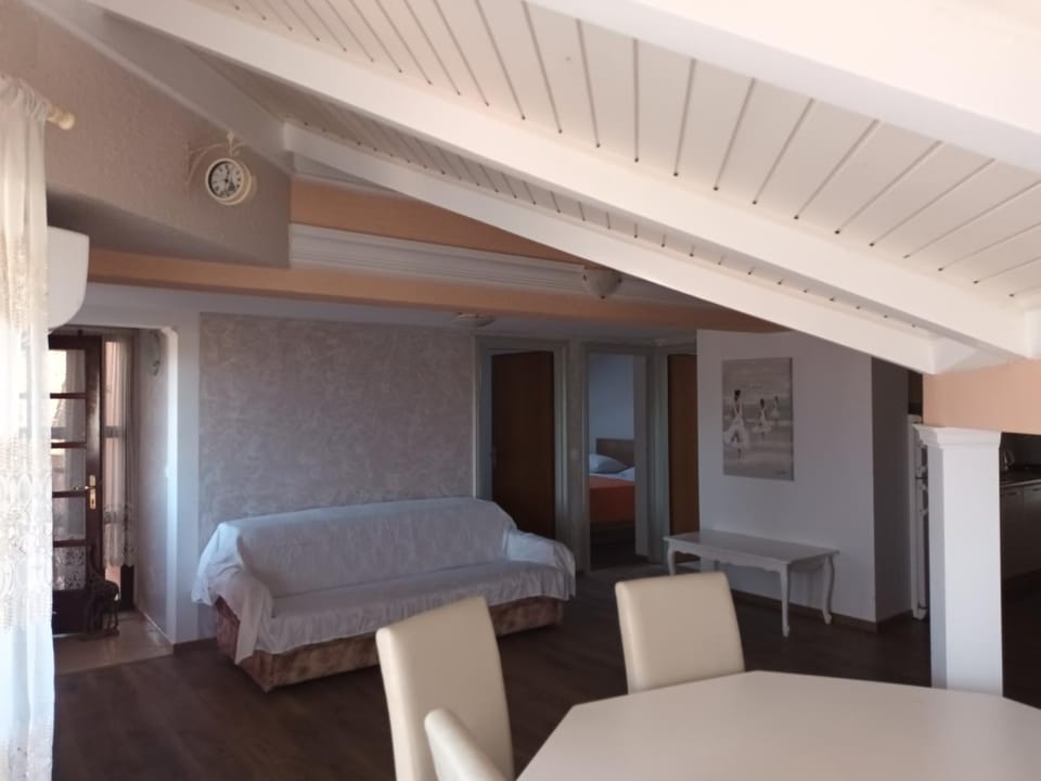 Communal lounge/ TV room, Living room