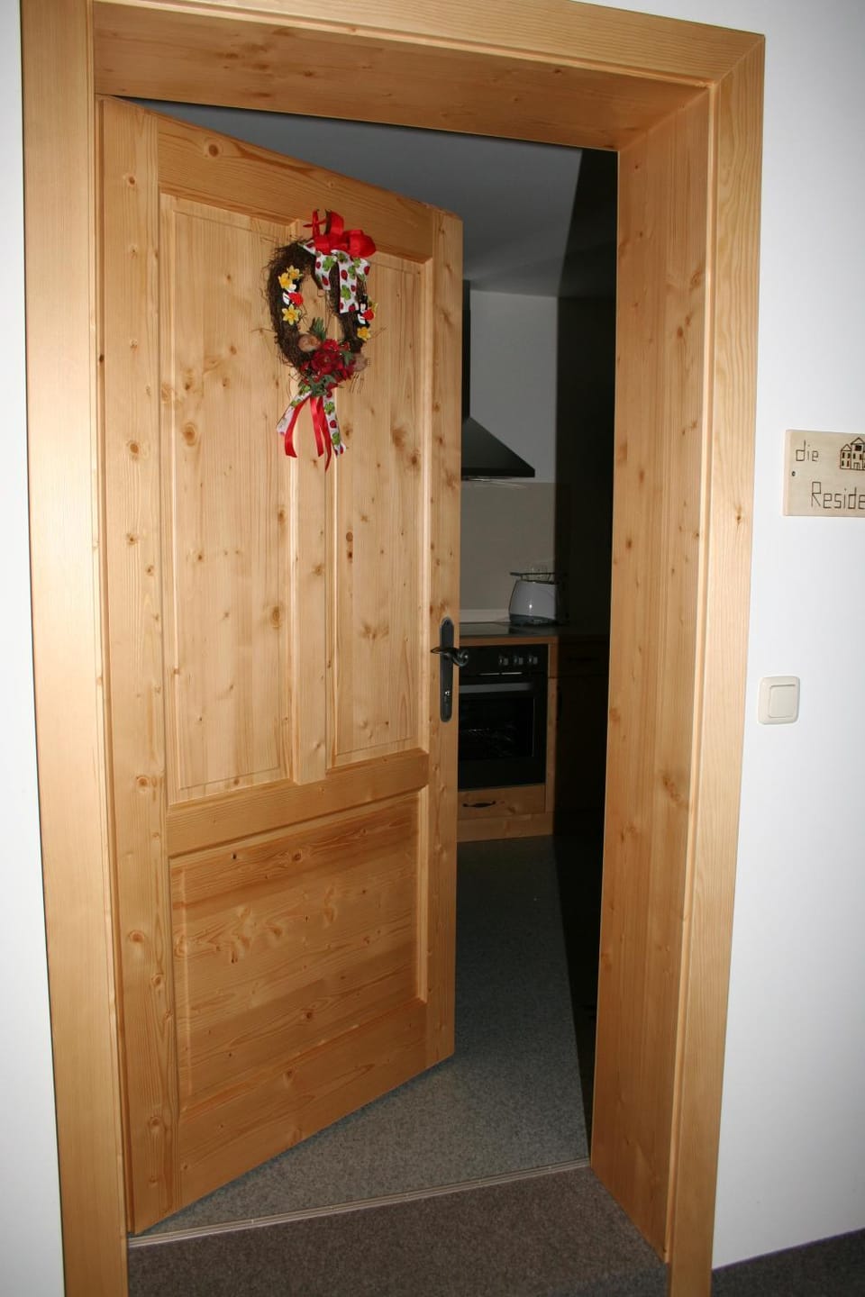 Photo of the whole room, Decorative detail