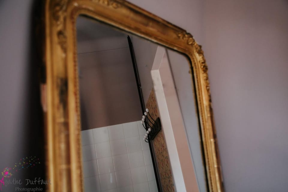 Bathroom, Decorative detail
