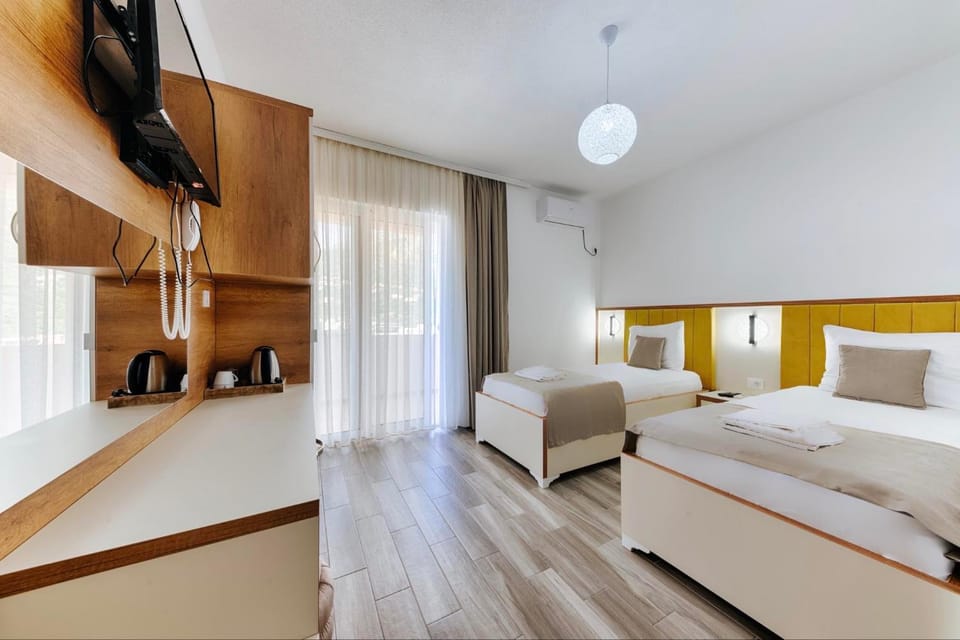 Bed, TV and multimedia, Photo of the whole room, Bedroom, air conditioner