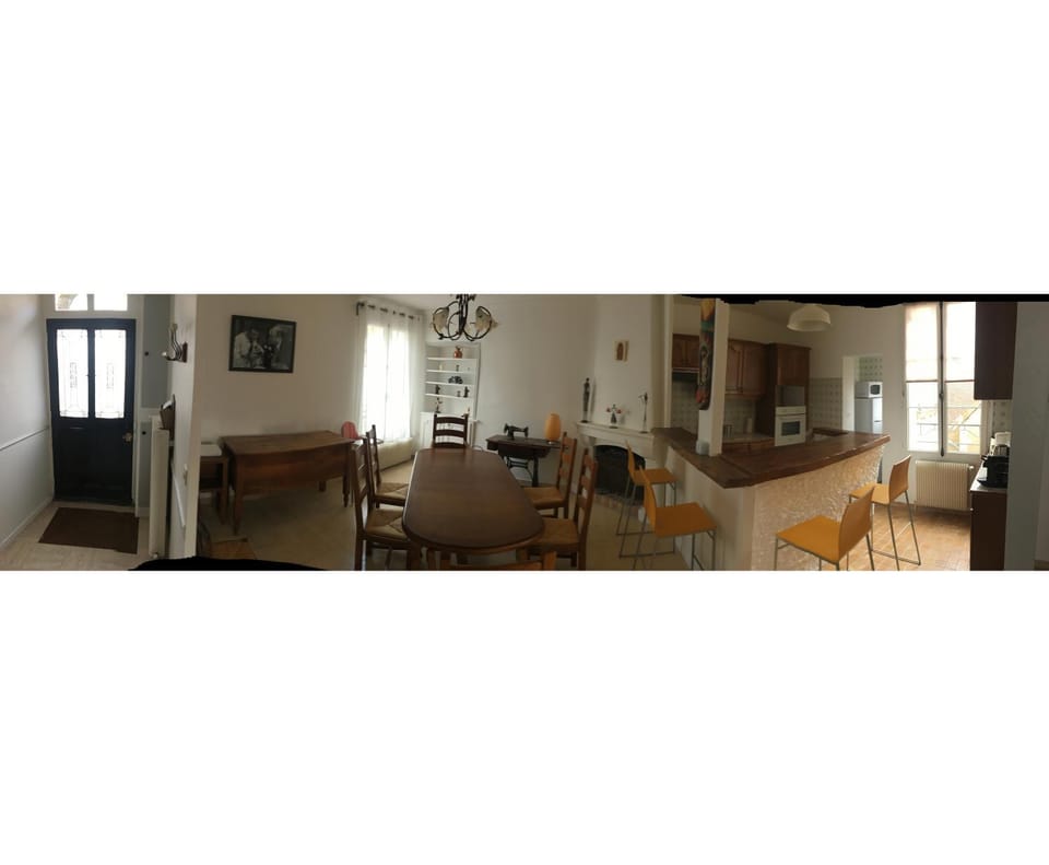 Coffee/tea facilities, Kitchen or kitchenette, Dining area