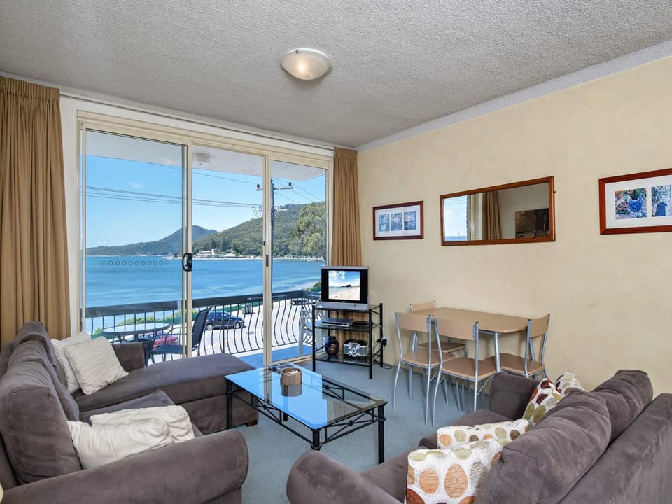Bella Vista Unit 3 19 Shoal Bay Road Apartment in Shoal Bay
