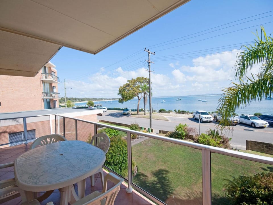 Castaways Unit 4 17 Shoal Bay Road Apartment in Shoal Bay