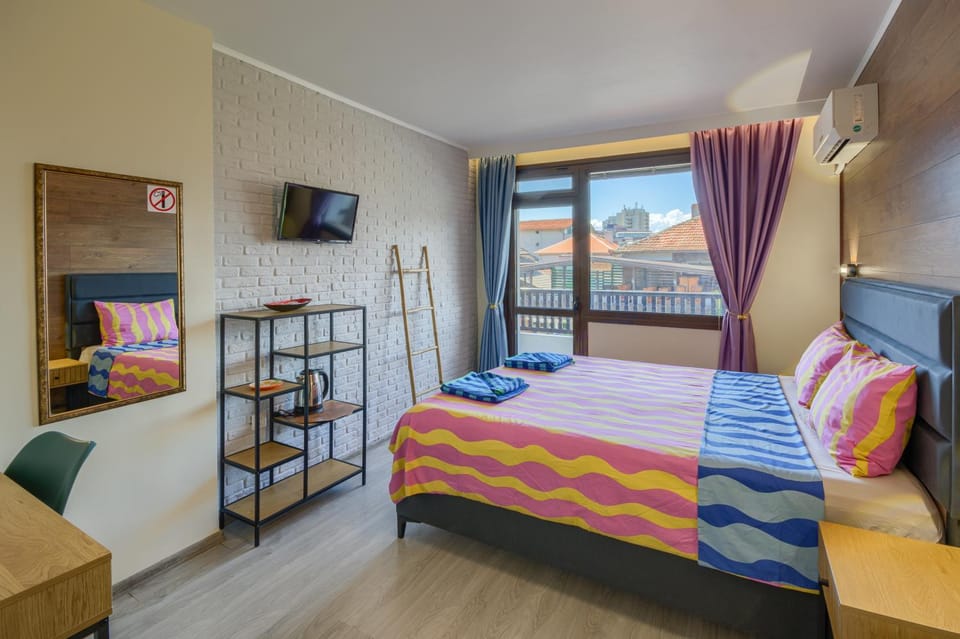 TV and multimedia, Photo of the whole room, Bedroom, towels