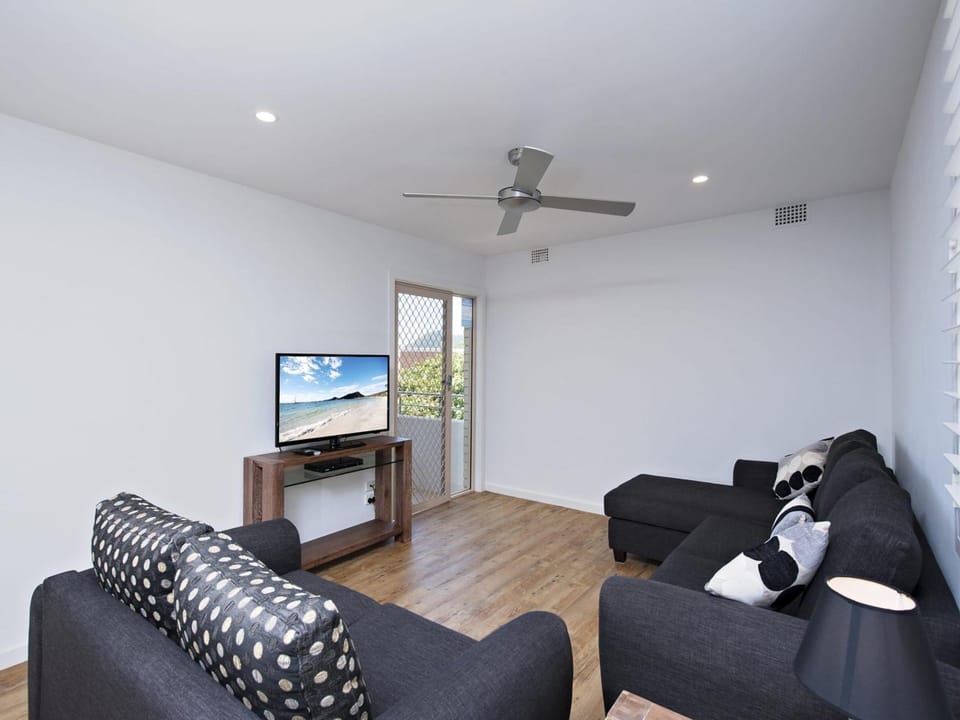 Del Rae Unit 18 25 Shoal Bay Road Apartment in Shoal Bay