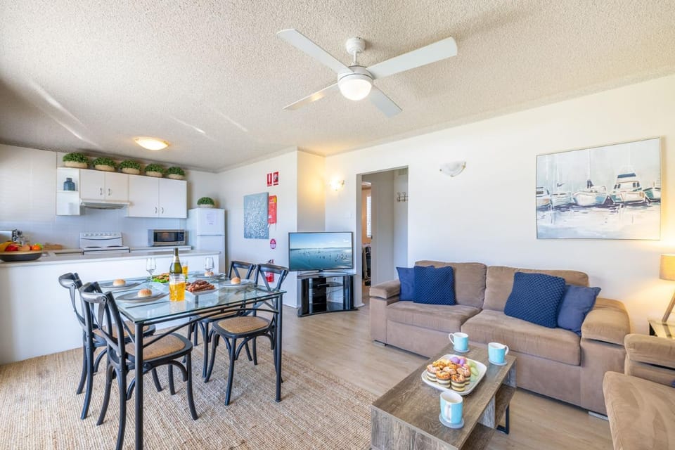 Shoal Towers 5, 11 Shoal Bay Rd - Air Conditioned, WiFi - fantastic location with water views Apartment in Shoal Bay