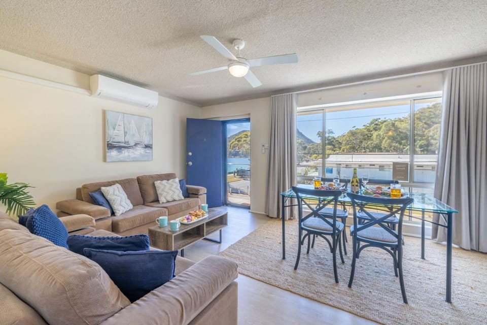 Shoal Towers 5, 11 Shoal Bay Rd - Air Conditioned, WiFi - fantastic location with water views Apartment in Shoal Bay