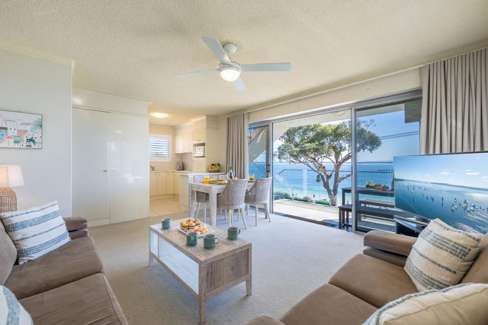 Shoal Towers, 6 -11 Shoal Bay Rd - Air Conditiong - Wifi - Stunning water views & perfect location Apartment in Shoal Bay