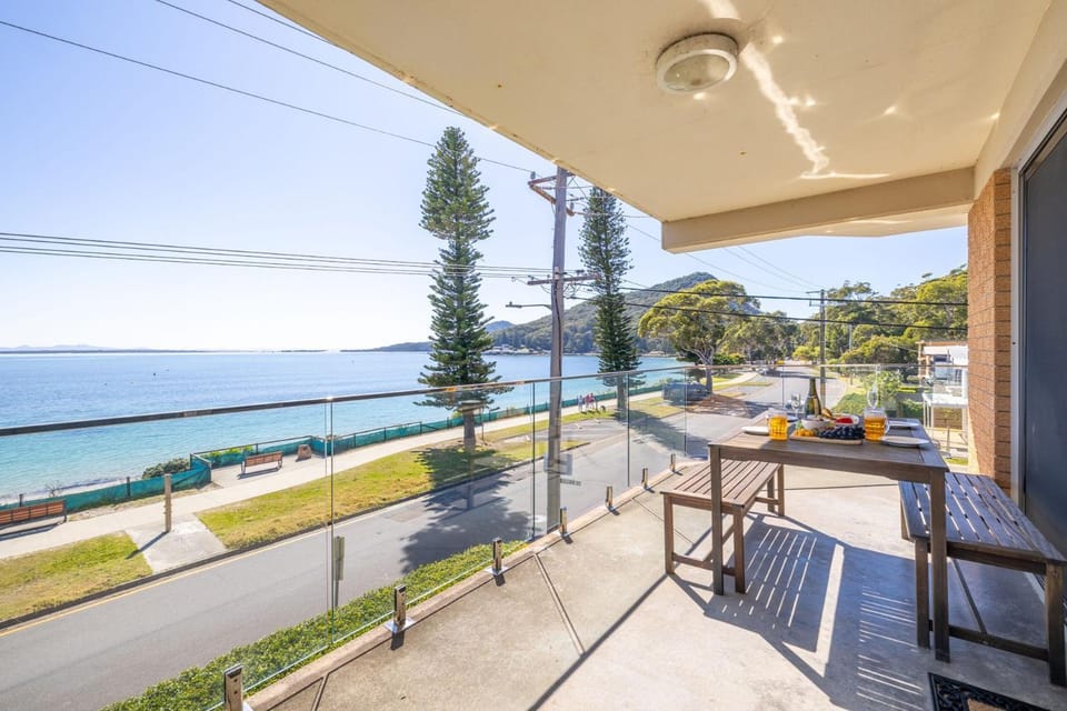 Shoal Towers, 6 -11 Shoal Bay Rd - Air Conditiong - Wifi - Stunning water views & perfect location Apartment in Shoal Bay