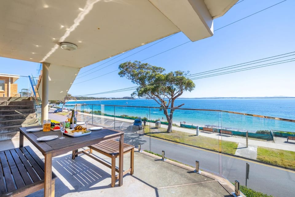 Shoal Towers, 6 -11 Shoal Bay Rd - Air Conditiong - Wifi - Stunning water views & perfect location Apartment in Shoal Bay