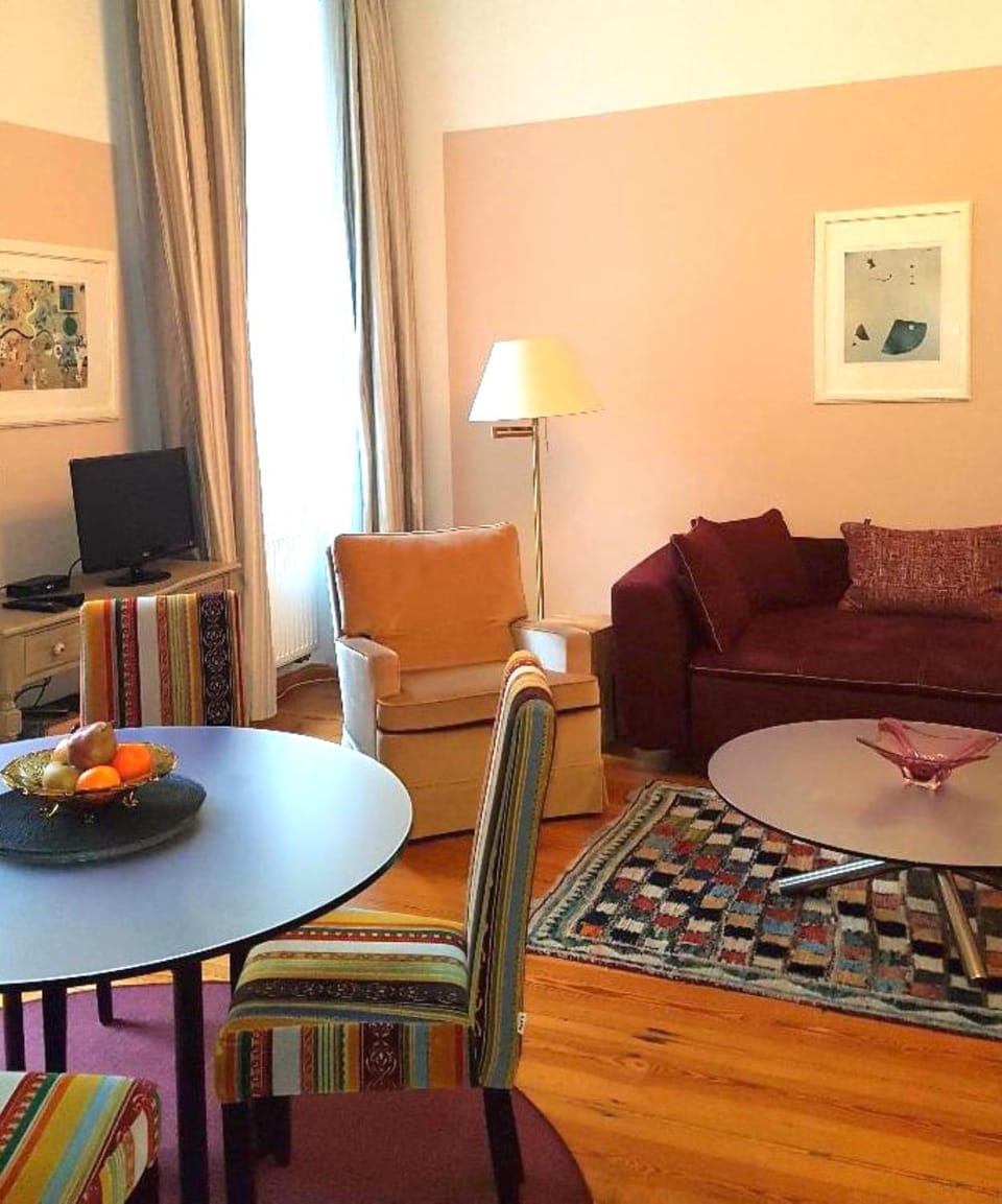 Living room, Seating area, Dining area