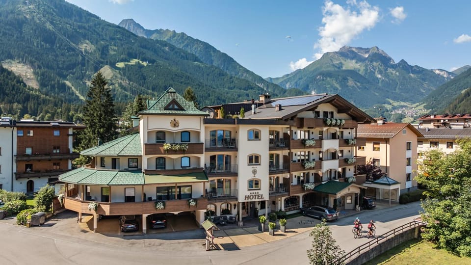 Property building, Facade/entrance, Bird's eye view, Mountain view