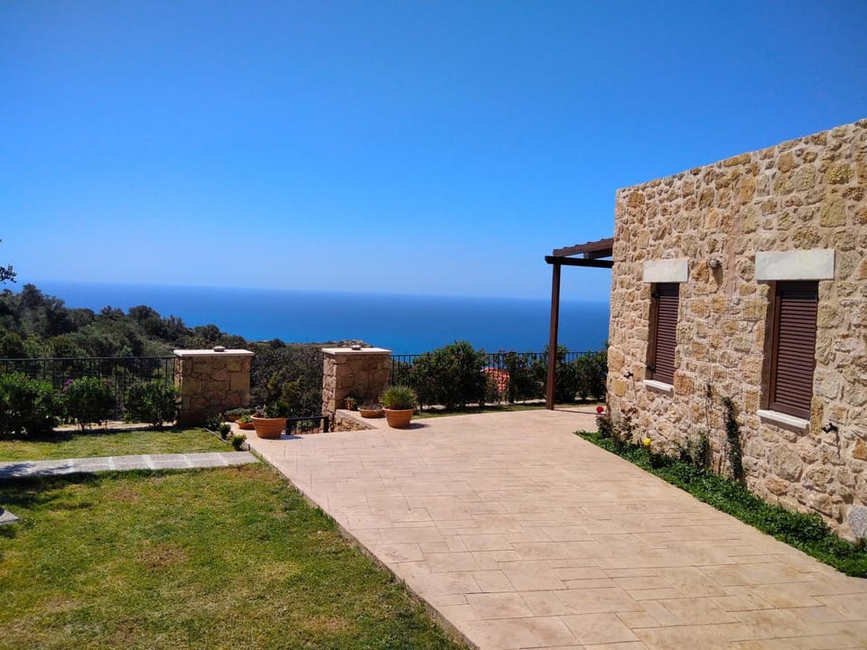 Roussa's House House in Crete