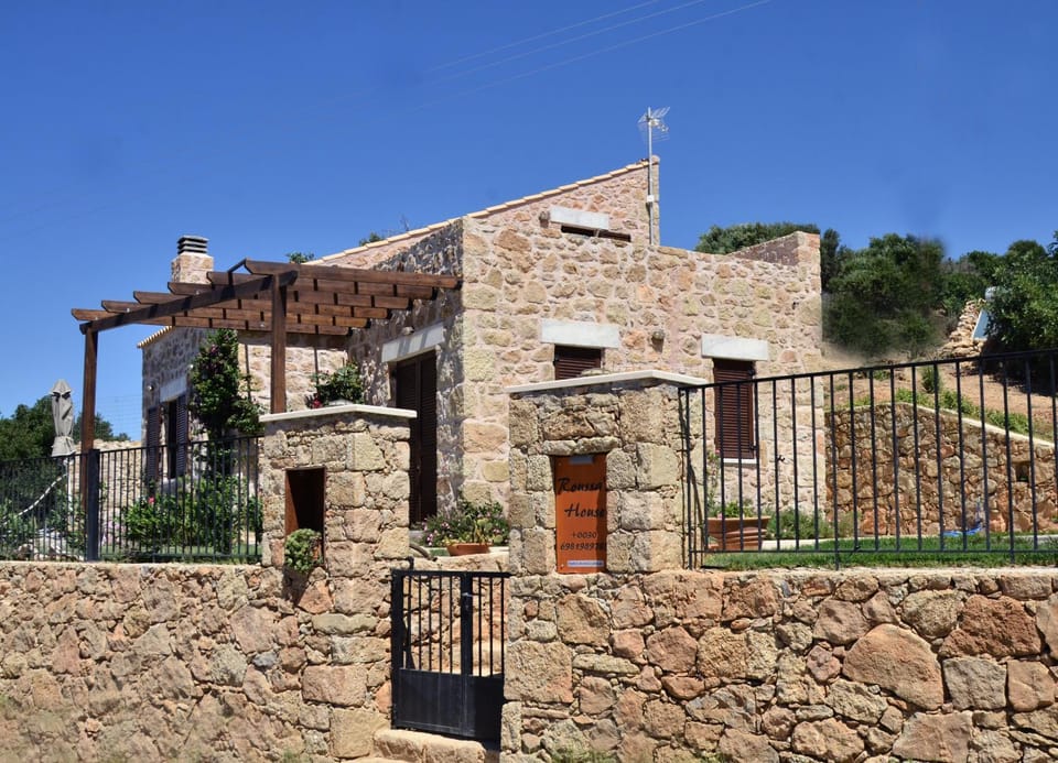Roussa's House House in Crete