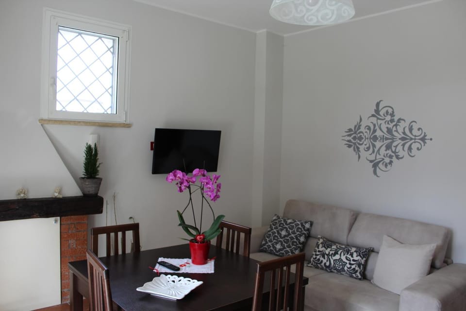 Communal lounge/ TV room, TV and multimedia, Living room, Seating area