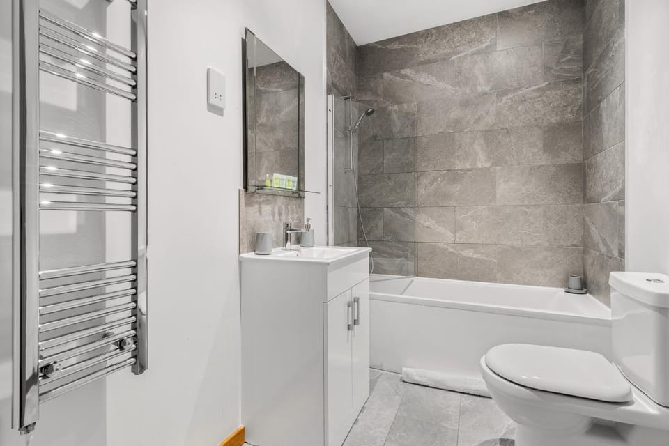 Shower, Toilet, Bathroom, Bath