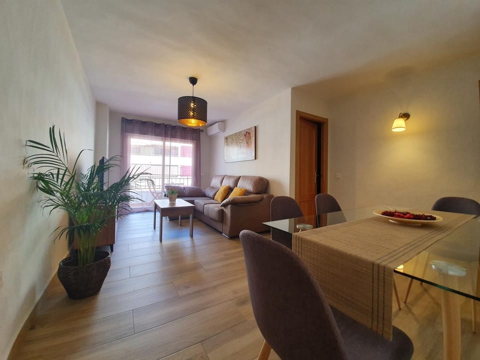 Communal lounge/ TV room, Dining area