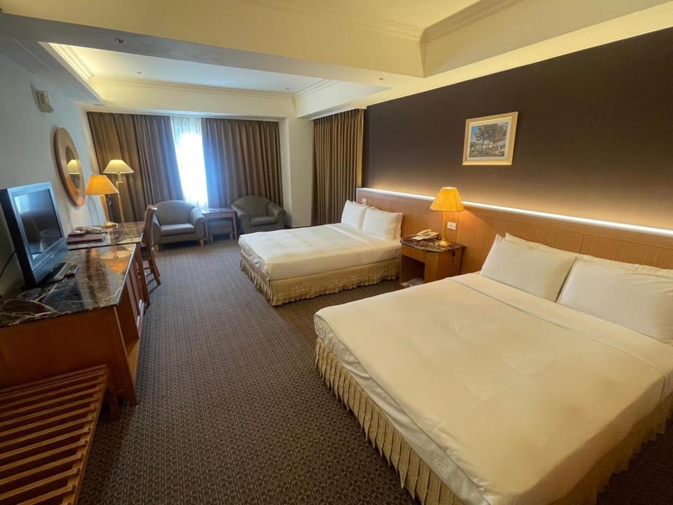 Bed, Photo of the whole room, Bedroom, Family