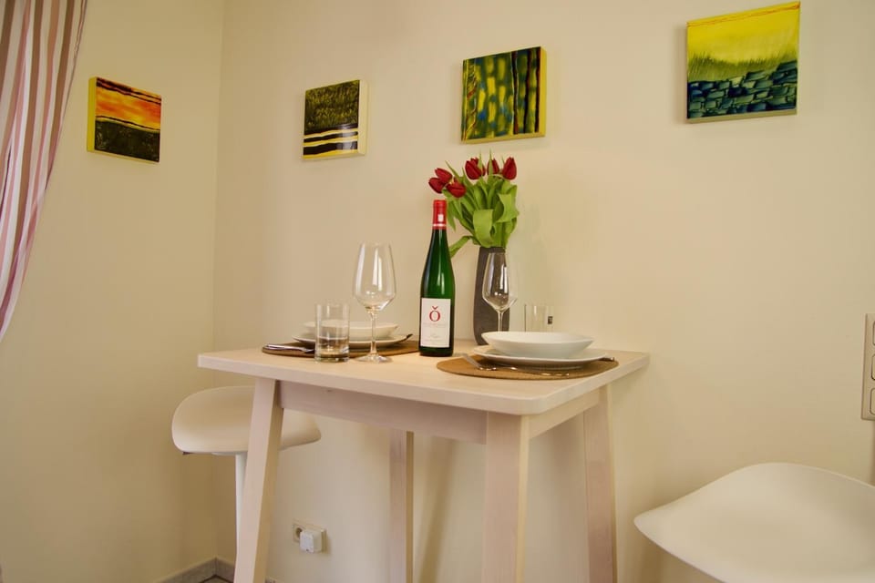 Photo of the whole room, Decorative detail, Dining area