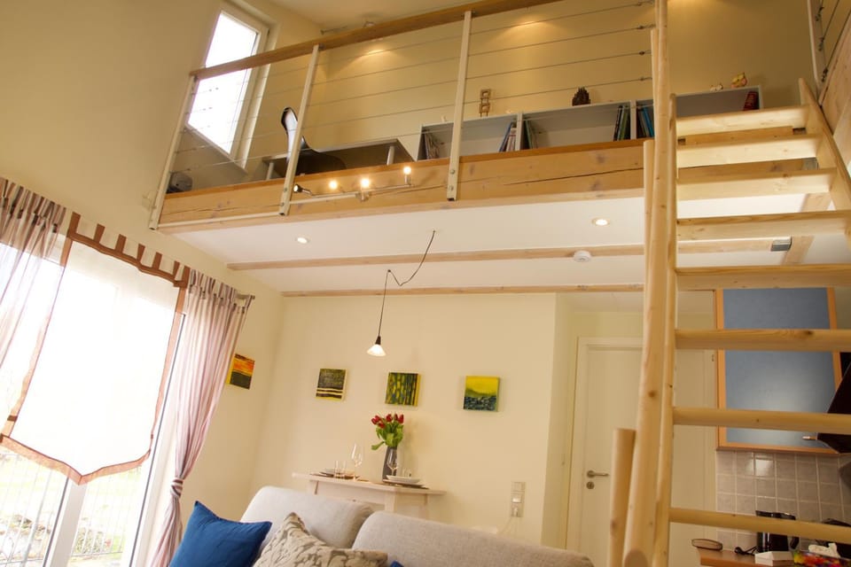 Library, TV and multimedia, Living room, Photo of the whole room, Decorative detail, Seating area, Dining area