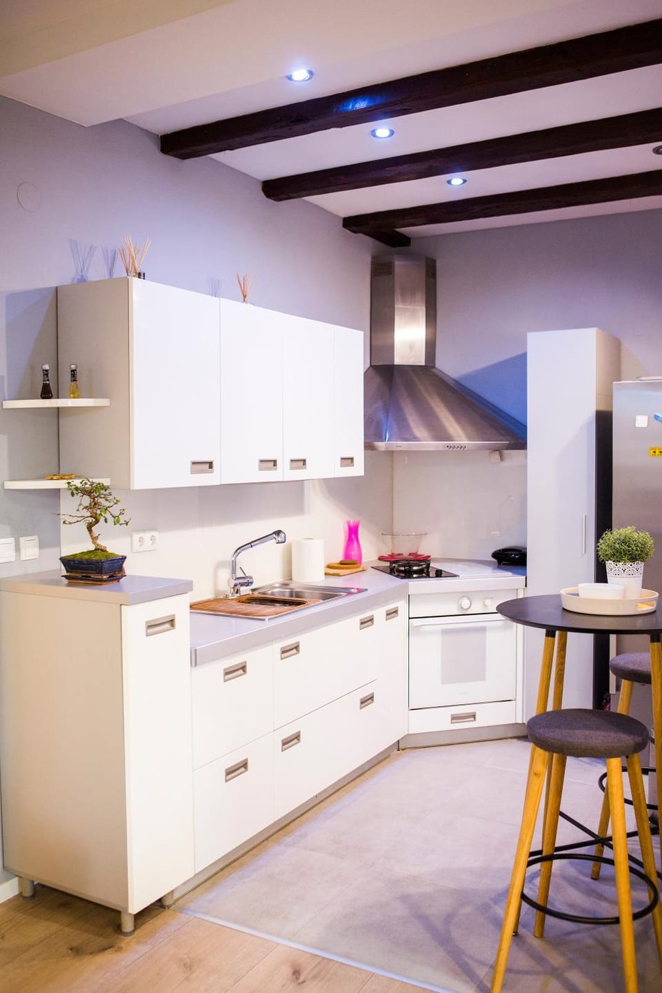 Coffee/tea facilities, Kitchen or kitchenette, Living room, Dining area