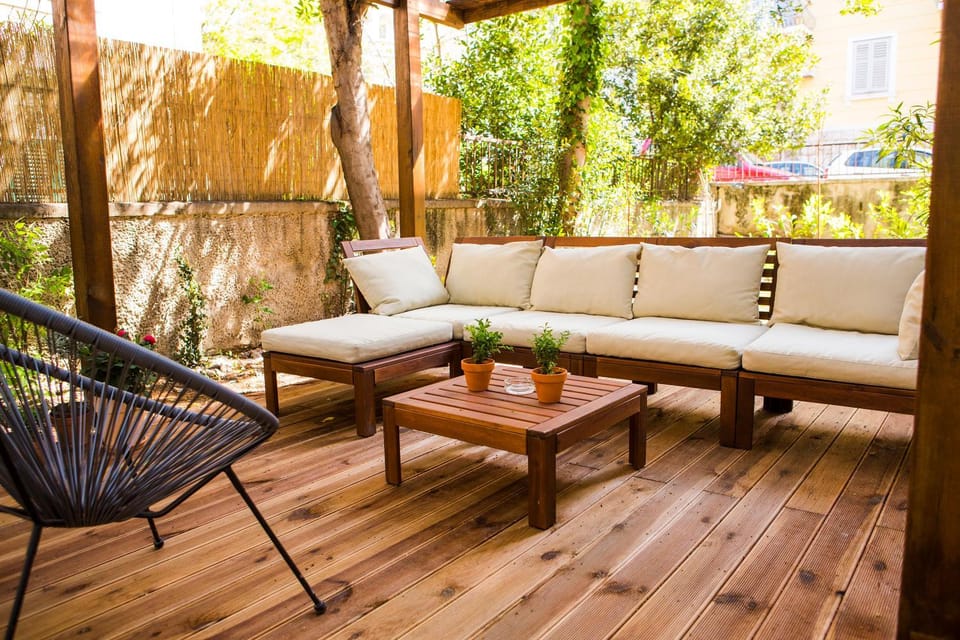 Property building, Garden, Balcony/Terrace