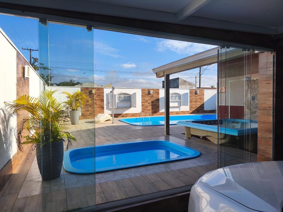 Lá casa de Cristal, Casa com piscina matinhos House in State of Paraná