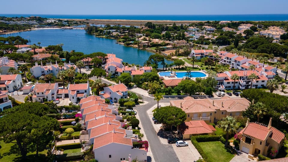 Restaurant/places to eat, Lake view, Swimming pool