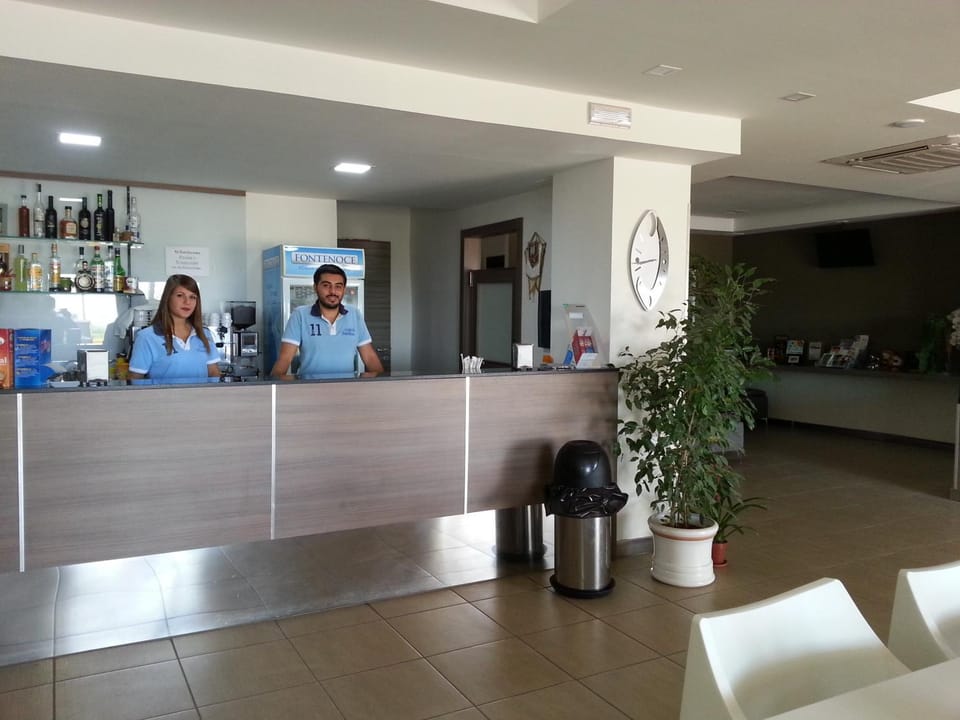 Staff, Lounge or bar
