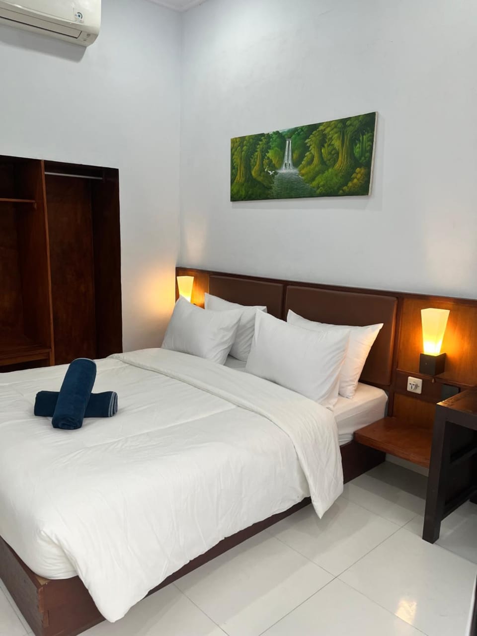 JS Guest House Bed and Breakfast in Kuta
